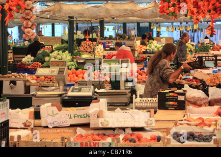 Marcado de fruta de Rialto, Venecia, Italia