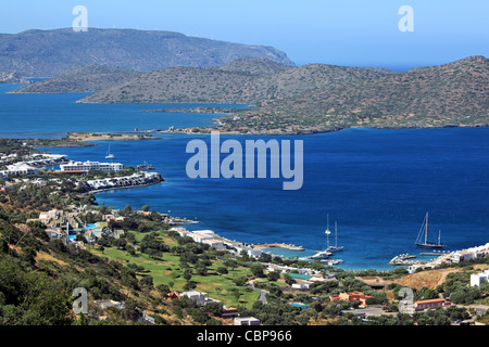 Poros, la bahía de Elounda, la provincia de Lasithi, en Creta, Grecia Foto de stock