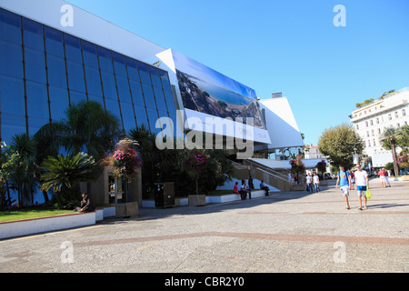 El Palais des Festivals, donde se celebra el Festival de Cine de Cannes, Cannes, Cote d'Azur, La Riviera Francesa, la Provenza, Francia, Europa
