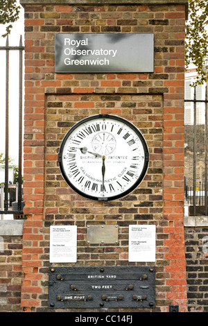 El pastor gate 24 horas reloj en el Observatorio Real de Greenwich, Inglaterra. Foto de stock