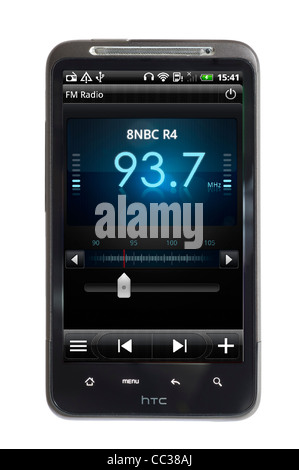 Escuchar la radio FM en un smartphone HTC Foto de stock