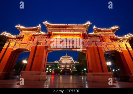 El portón y la gran sala escena nocturna,Chongqing, China