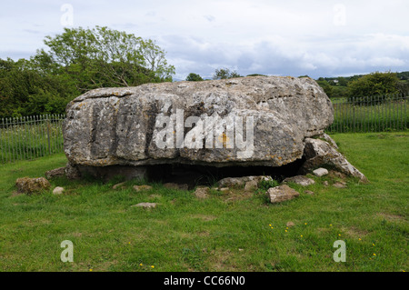 Din Lligwy Cromlech cámara mortuoria Moelfre Anglesey Gales Cymru REINO UNIDO GB Foto de stock