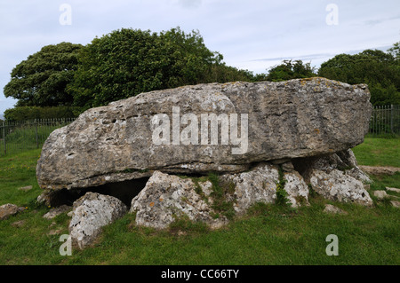 Din Lligwy Cromlech cámara mortuoria Moelfre Anglesey Gales Cymru REINO UNIDO GB Foto de stock