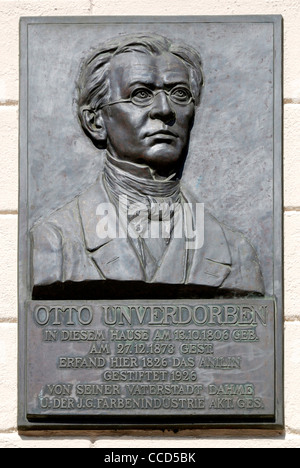 Placa de Otto Unverdorben en Dahme en la Marca de Brandenburgo, inventor de la anilina. Foto de stock