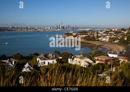 Vista desde la cabeza del norte del puerto y del horizonte de la ciudad. Devonport, Auckland, Isla del Norte, Nueva Zelanda