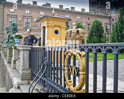 De guardia en el Palacio Real de Suecia en Estocolmo,Suecia;Europa;Escandinavia Foto de stock