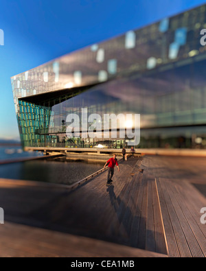 Harpa Concert Hall y el Centro de Conferencias, Reykjavik Islandia Foto de stock
