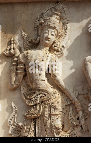 Elk208-1342v de Tailandia, Chiang Mai, el Wat Phra Singh, ho trai (biblioteca), 1477, la decoración de estuco.
