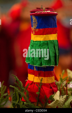 Objetos rituales para el Losar ceremonia en un monasterio budista, Sikkim, India Foto de stock