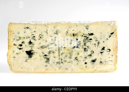 Francés en rodajas Bleu d'Auvergne queso de leche de vaca Foto de stock