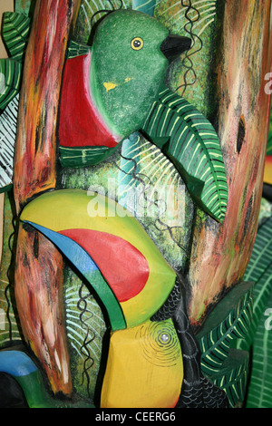 Costa Rica Placa Indio Boruca con tucán y Quetzal Foto de stock