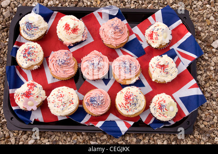 Cup Cakes decorados para celebrar el matrimonio del Príncipe William y Catherine Middleton, Inglaterra, Reino Unido. Foto de stock