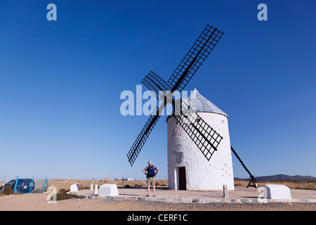 CORTINAS RAYADAS EN LA PUERTA DE UNA CASA. Location: EXTERIOR. URDA.  Toledo. SPAIN Stock Photo - Alamy