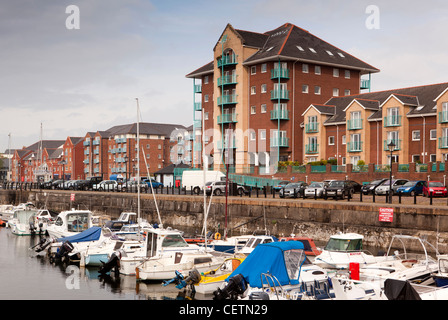 Reino Unido, Gales, Swansea, barrio marítimo, puerto deportivo, paseo marítimo la vivienda Foto de stock