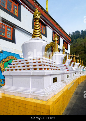 Stupas, nuevo Monasterio Ghoom, Darjeeling Foto de stock