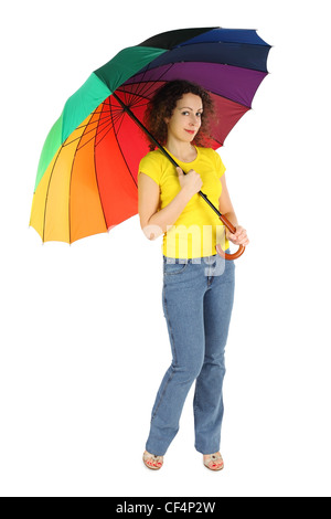 Belleza joven mujer en camisa amarilla con sombrilla multicolor aislado en blanco permanente