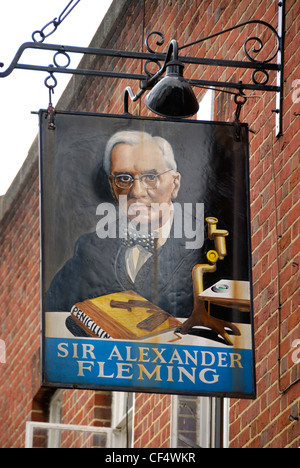 El Sir Alexander Fleming public house en lugar Bouverie. Alexander Fleming quien fue mejor conocido por el descubrimiento de la antibiot Foto de stock