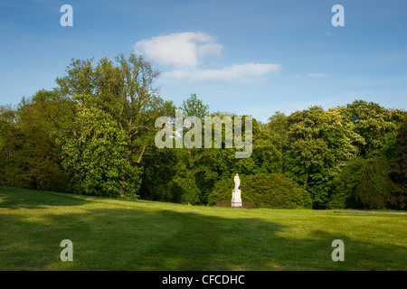 Estatua del príncipe Wilhelm Malte I en Putbus Palace Gardens, Putbus, Ruegen isla, Mar Báltico, Mecklenburg-West Pomerania, alemán Foto de stock