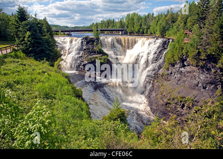 Kakabeka Falls cerca de Thunder Bay en el norte de Ontario, Canadá, Ontario, Norteamérica