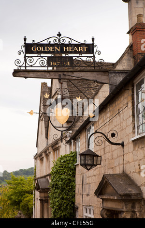 Stroud, Gloucestershire, Reino Unido, Painswick, Tibbiwell, Golden Heart House, signo de la histórica antigua Posada casa privada ahora Foto de stock