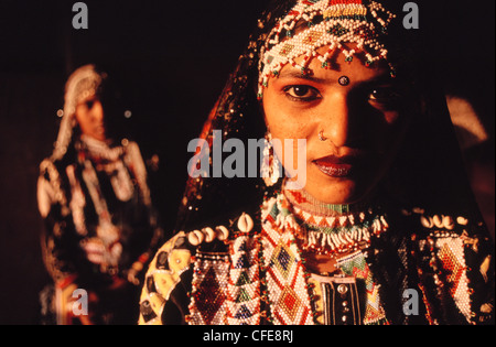 Bailarines de danza folklórica ( India) Foto de stock