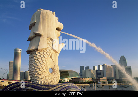 Singapur, estatua Merlion y Suntec City Skyline