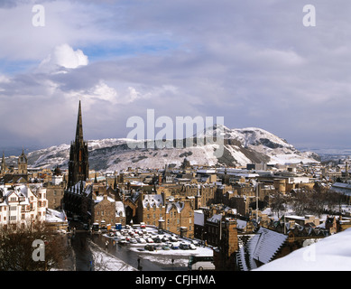 Ciudad vieja de Edimburgo vista desde el Castillo de Edimburgo, Escocia