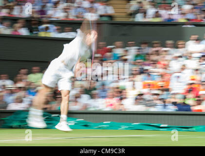 28.06.2012. Los Campeonatos de Tenis de Wimbledon 2012 celebrado en el All England Lawn Tennis y Croquet Club, Londres, Inglaterra, Reino Unido. Ivor Karlovic (CRO) v Andy Murray (GBR) [4]. Foto de stock