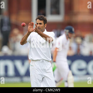 20.08.2012 Londres, Inglaterra. Imran Tahir en acción durante cinco días de la tercera prueba entre Inglaterra y Sudáfrica de los Lores.