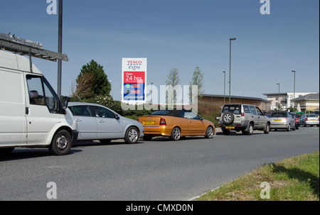 Las colas para el combustible durante posibles huelgas en Brockworth, Gloucester Foto de stock