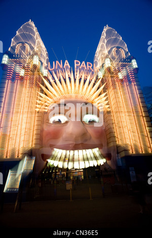 Australia, New South Wales, Sydney, entrada para el Luna Park situado bajo el Harbour Bridge Foto de stock