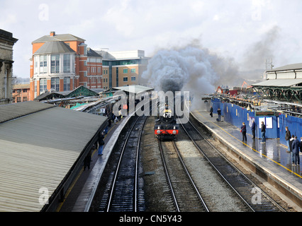 El Vapor Bristolian acarreada Express en la estación de trenes de Reading -1 Foto de stock