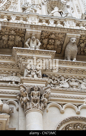 Vista de un detalle en la Basílica de Lecce, Italia. Ejemplo maravilloso del sur de estilo barroco.