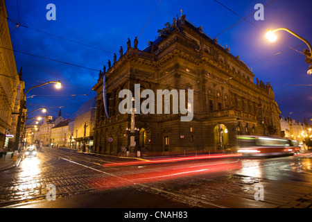 República Checa, Praga, centro histórico catalogado como Patrimonio Mundial por la UNESCO, Praha ópera nacional Foto de stock