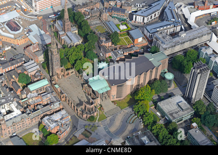 Fotografía aérea muestra tanto las ruinas de la catedral de Coventry y el nuevo. Foto de stock