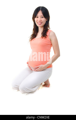 El embarazo. 8 meses de embarazo mujer asiática.