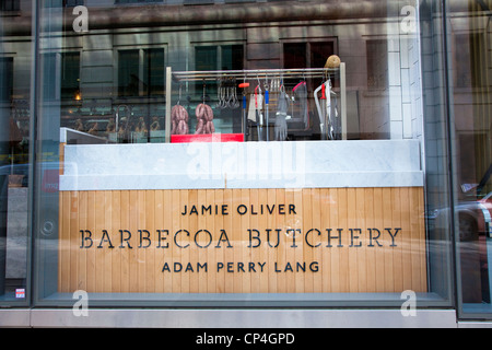 Escaparates, carnicería, Barbecoa (propiedad de Jamie Oliver y Adam Perry Lang), Watling Street, London, UK Foto de stock