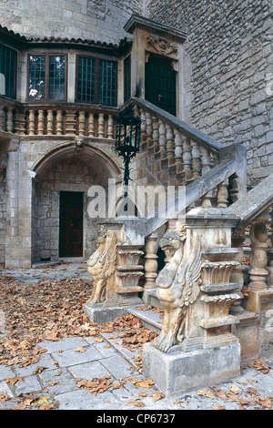 Puglia - Carovigno (Br). El castillo de Frasso Dentice, escalera. Foto de stock