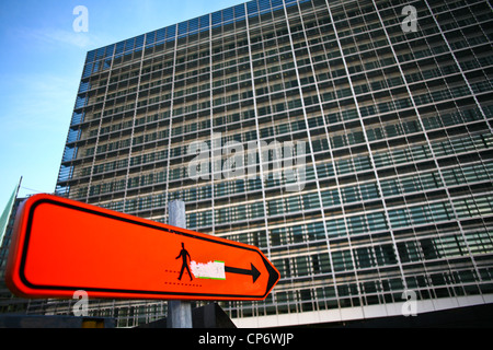 Es un edificio de oficinas de Berlaymont en Bruselas, Bélgica, que alberga la sede de la Comisión Europea