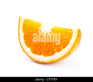 Rodajas de naranja fresca aislado sobre fondo blanco. Foto de stock