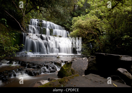 Purakaunui Falls, Southland, Isla del Sur, Nueva Zelanda, el Pacífico Foto de stock