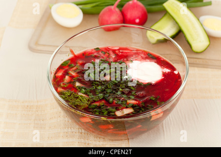 La sopa fría de remolacha de las primeras frutas closeup Foto de stock