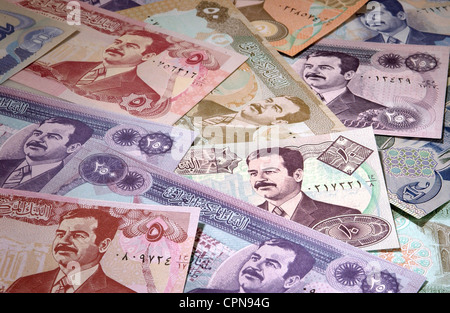 Dinero / finanzas, billete, Irak, dinar, billete iraquí con el retrato de Saddam Hussein, moneda, monedas, valuta, dinar, símbolo, símbolos, simbólico, símbolo de imagen, economía, iraquí, dinero, varios, culto a la personalidad, dictador, dictadores, billete, billete, billete, billete, billete, billetes, billetes, billetes, billetes, billetes, billetes, billetes, billetes, billetes, históricos, históricos, derechos adicionales-Clearences-no disponible Foto de stock