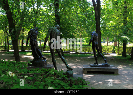 Esculturas en bronce de Auguste Rodin en el jardín del Museo Rodin, París Foto de stock