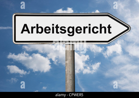Foto detalle de un cartel con la inscripción alemana tribunal laboral local. Foto de stock