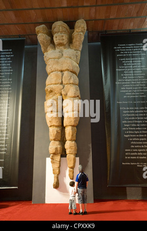 Italia, Sicilia, Agrigento, Museo Regional de Arqueología, la enorme estatua de Zeus en el Olimpo Templo Foto de stock