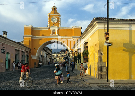Guatemala, departamento de Sacatepéquez, Antigua, Patrimonio Mundial de la UNESCO, fundada en 1543, fue la capital durante 32 años hasta Foto de stock