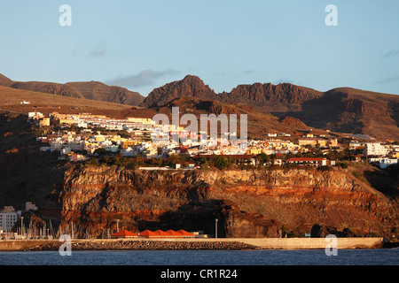 La una lomada barrio arriba del puerto con el Hotel Parador de Turismo, San Sebastián de La Gomera, Islas Canarias, España, Europa Foto de stock