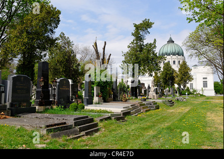 Wiener Zentralfriedhof, cementerio central de Viena, Karl-Borromaeus iglesia diseñada por Max Hegele, presidencial cripta, Viena Foto de stock